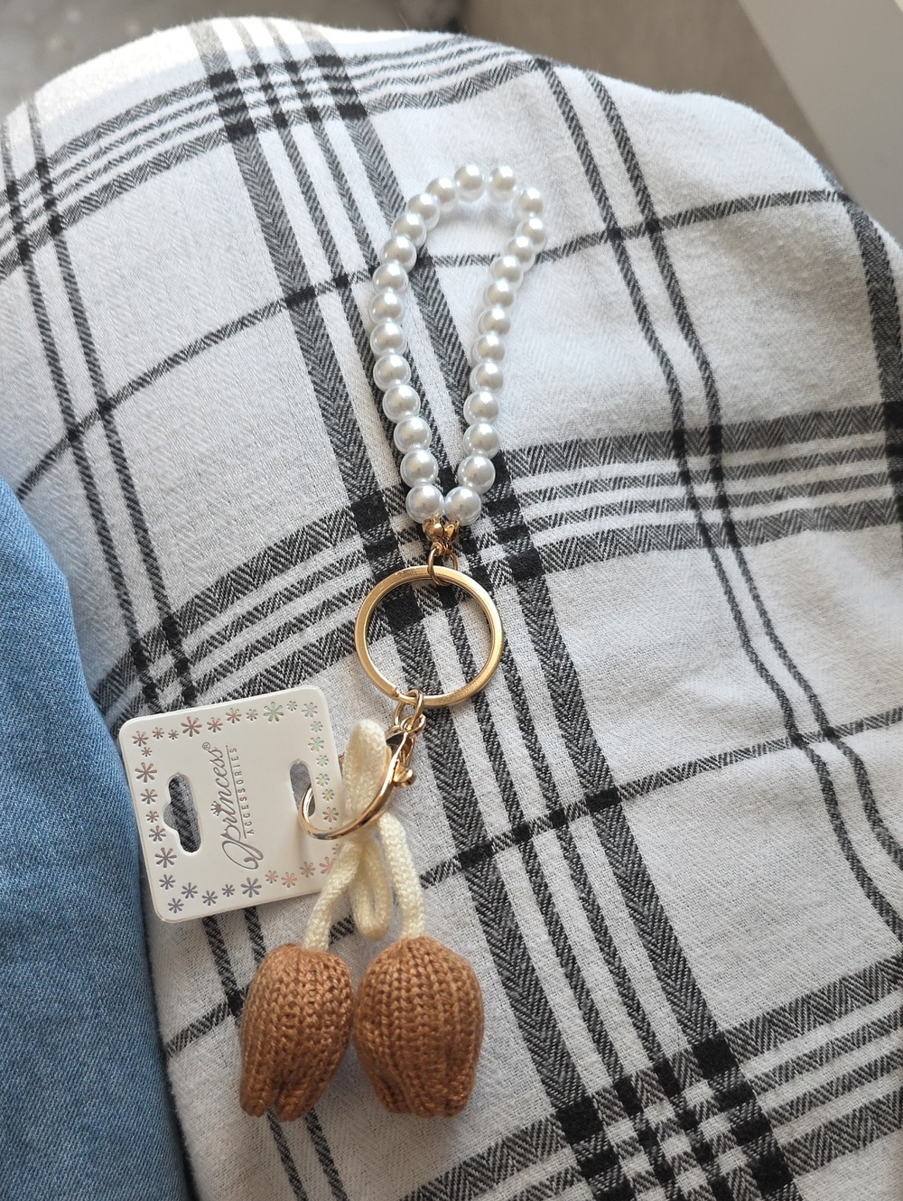 Pearl Loop Keychain Wristlet with Knit Tassel (Gold & Cream)